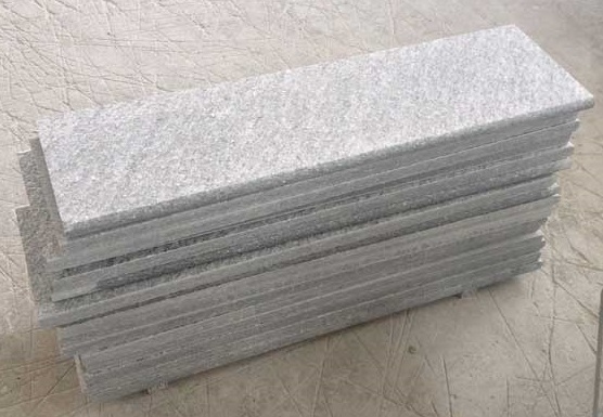 CORRENTI IN MARMO CARRARA CM.20 SP.2 CM      1 GOCCIOLATOIO